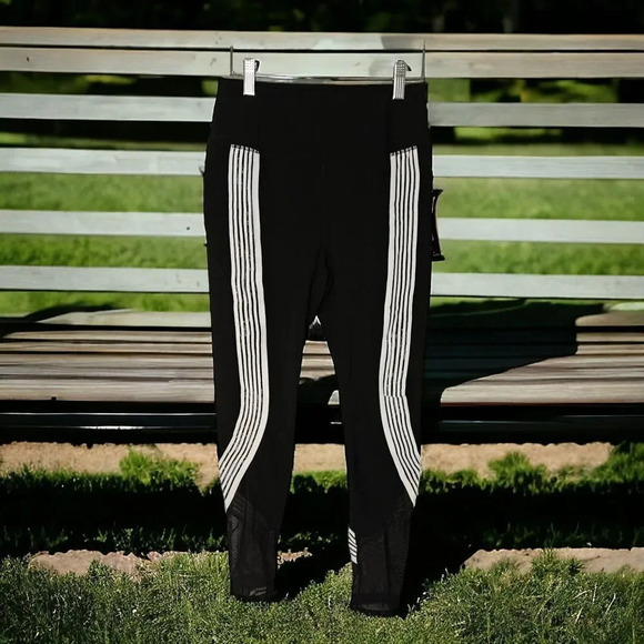 Womens Avia Fashion Cropped Capri Black White Stripes Leggings size SMALL - Picture 1 of 7